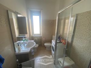 AMPIO TRILOCALE IN COMPLESSO SIGNORILE