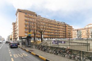 AMPIO TRILOCALE IN COMPLESSO SIGNORILE