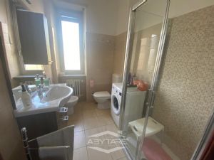 AMPIO TRILOCALE IN COMPLESSO SIGNORILE