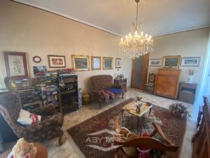 AMPIO TRILOCALE IN COMPLESSO SIGNORILE