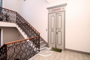 Appartamento ristrutturato in villa d'epoca