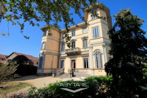 Appartamento ristrutturato in villa d'epoca