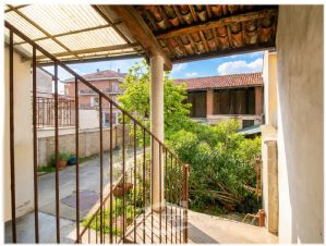 VINOVO CENTRO: CASA INDIPENDENTE CON CORTE PRIVATA