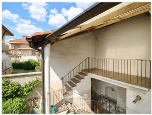 VINOVO CENTRO: CASA INDIPENDENTE CON CORTE PRIVATA