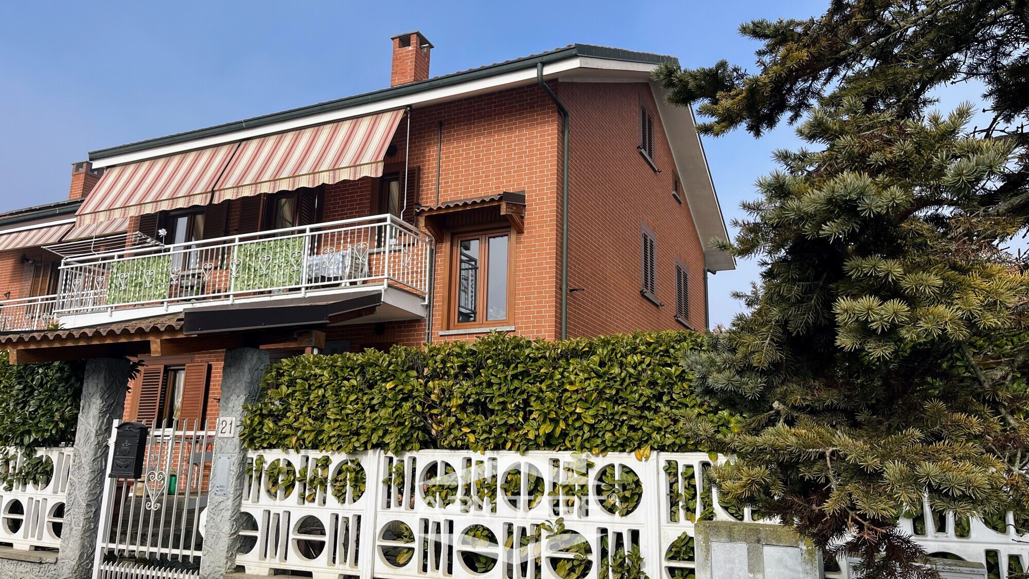 La tua casa Abytare..
Alcune immagini di questo an...