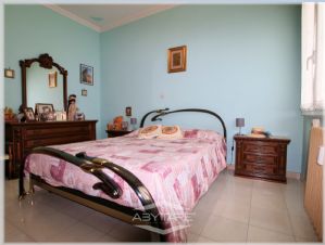 QUADRILOCALE VENDESI CON BOX VIA ROVEDA 13 TORINO