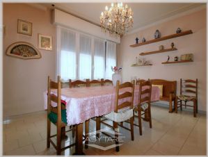 QUADRILOCALE VENDESI CON BOX VIA ROVEDA 13 TORINO