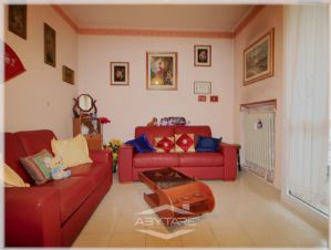 QUADRILOCALE VENDESI CON BOX VIA ROVEDA 13 TORINO