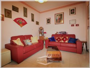 QUADRILOCALE VENDESI CON BOX VIA ROVEDA 13 TORINO