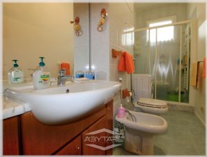 QUADRILOCALE VENDESI CON BOX VIA ROVEDA 13 TORINO