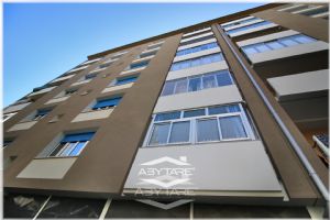 QUADRILOCALE VENDESI CON BOX VIA ROVEDA 13 TORINO