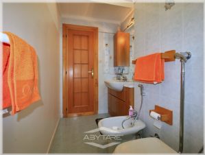 QUADRILOCALE VENDESI CON BOX VIA ROVEDA 13 TORINO