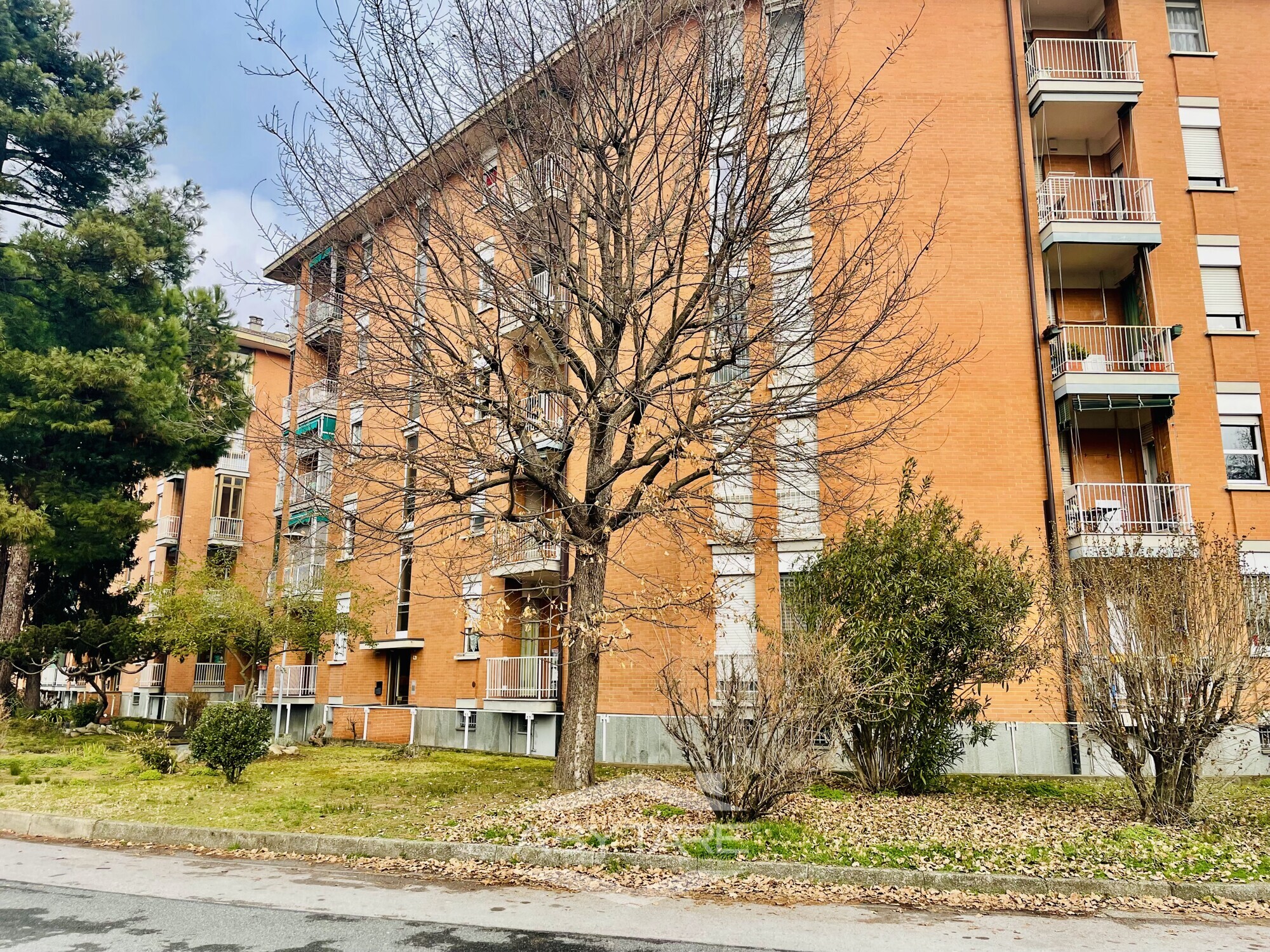 4 locali vendita Orbassano Via di Nanni 16