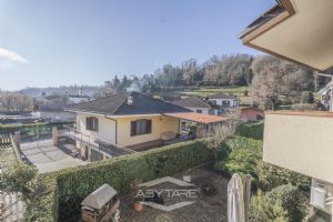 VILLA A SCHIERA CON GIARDINO E AMPIO BOX AUTO