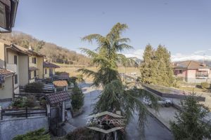 VILLA A SCHIERA CON GIARDINO E AMPIO BOX AUTO