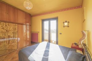 VILLA A SCHIERA CON GIARDINO E AMPIO BOX AUTO