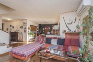 VILLA A SCHIERA CON GIARDINO E AMPIO BOX AUTO