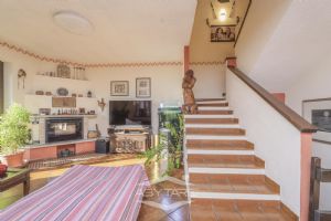 VILLA A SCHIERA CON GIARDINO E AMPIO BOX AUTO