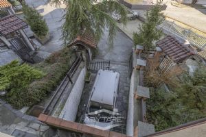 VILLA A SCHIERA CON GIARDINO E AMPIO BOX AUTO