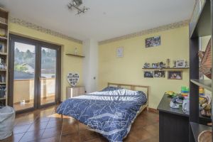 VILLA A SCHIERA CON GIARDINO E AMPIO BOX AUTO