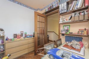 VILLA A SCHIERA CON GIARDINO E AMPIO BOX AUTO