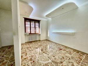 2 locali vendita Moncalieri Strada Genova 82