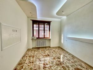 2 locali vendita Moncalieri Strada Genova 82