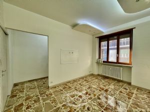 2 locali vendita Moncalieri Strada Genova 82