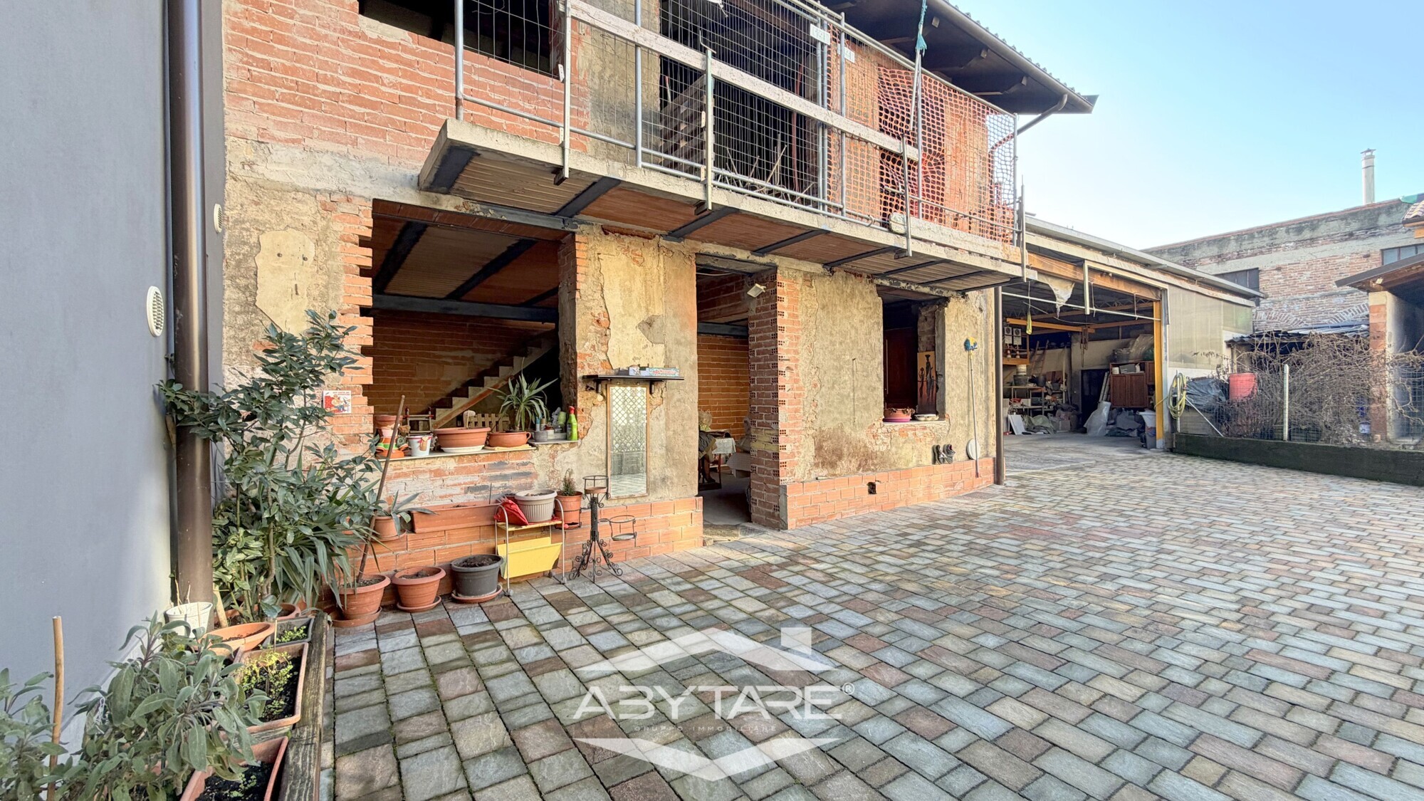 Terratetto allo stato grezzo