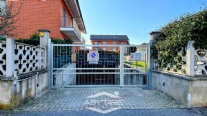 In contesto residenziale tranquillo e ben abitato,...