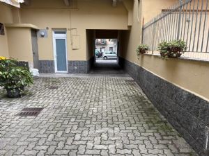 AMPIO BOX AUTO SINGOLO CON LOCALE DEPOSITO