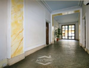 NEGOZIO D'EPOCA IN VIA SAN MASSIMO TORINO CENTRO