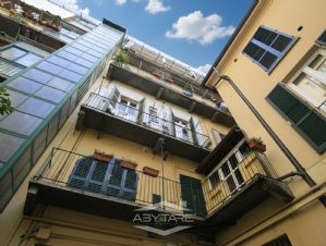 NEGOZIO D'EPOCA IN VIA SAN MASSIMO TORINO CENTRO