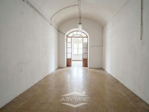 NEGOZIO D'EPOCA IN VIA SAN MASSIMO TORINO CENTRO