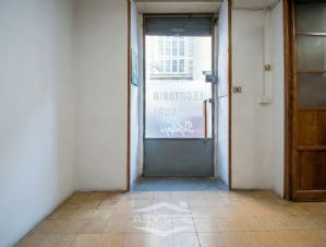 NEGOZIO D'EPOCA IN VIA SAN MASSIMO TORINO CENTRO