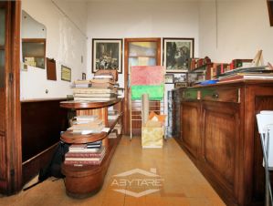 NEGOZIO D'EPOCA IN VIA SAN MASSIMO TORINO CENTRO