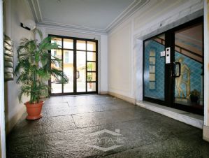 NEGOZIO D'EPOCA IN VIA SAN MASSIMO TORINO CENTRO