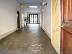 NEGOZIO D'EPOCA IN VIA SAN MASSIMO TORINO CENTRO