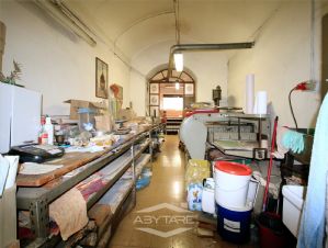 NEGOZIO D'EPOCA IN VIA SAN MASSIMO TORINO CENTRO