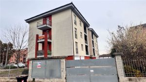 VIA BELBO BILOCALE CON BOX E POSTO AUTO