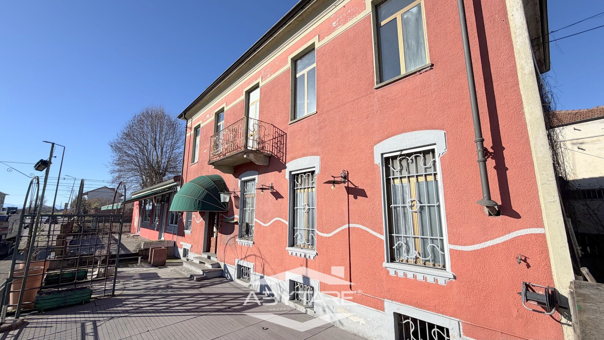 Ex struttura ricettiva con conversione in abitazione