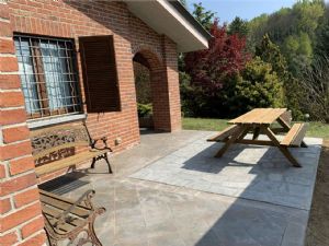 VILLA CON PISCINA E CAMPO DA TENNIS A POCHI MINUTI DA ASTI