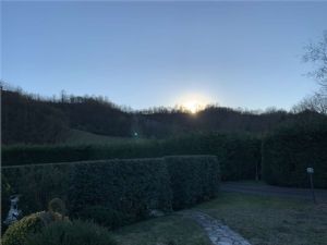 VILLA CON PISCINA E CAMPO DA TENNIS A POCHI MINUTI DA ASTI