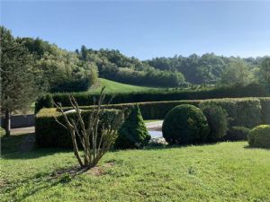 VILLA CON PISCINA E CAMPO DA TENNIS A POCHI MINUTI DA ASTI