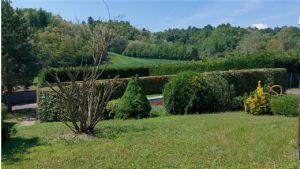 VILLA CON PISCINA E CAMPO DA TENNIS A POCHI MINUTI DA ASTI