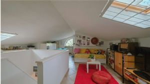 VILLA CON PISCINA E CAMPO DA TENNIS A POCHI MINUTI DA ASTI