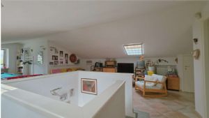 VILLA CON PISCINA E CAMPO DA TENNIS A POCHI MINUTI DA ASTI