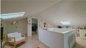 VILLA CON PISCINA E CAMPO DA TENNIS A POCHI MINUTI DA ASTI