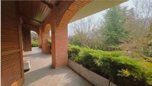 VILLA CON PISCINA E CAMPO DA TENNIS A POCHI MINUTI DA ASTI