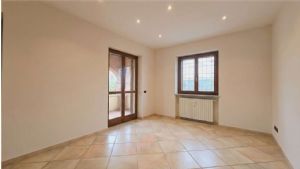 VILLA CON PISCINA E CAMPO DA TENNIS A POCHI MINUTI DA ASTI